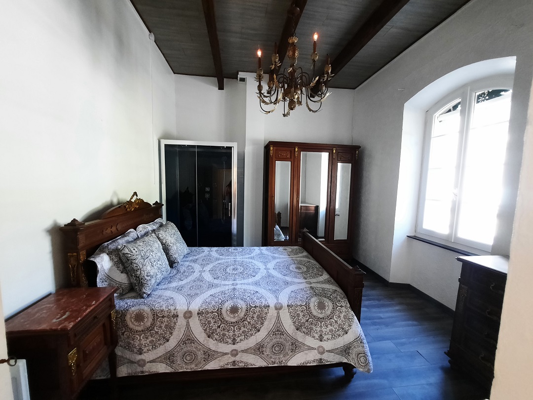 5 Bed, 2 Bath, HouseFor Sale, Olargues, Herault, Languedoc-Roussillon, 34390