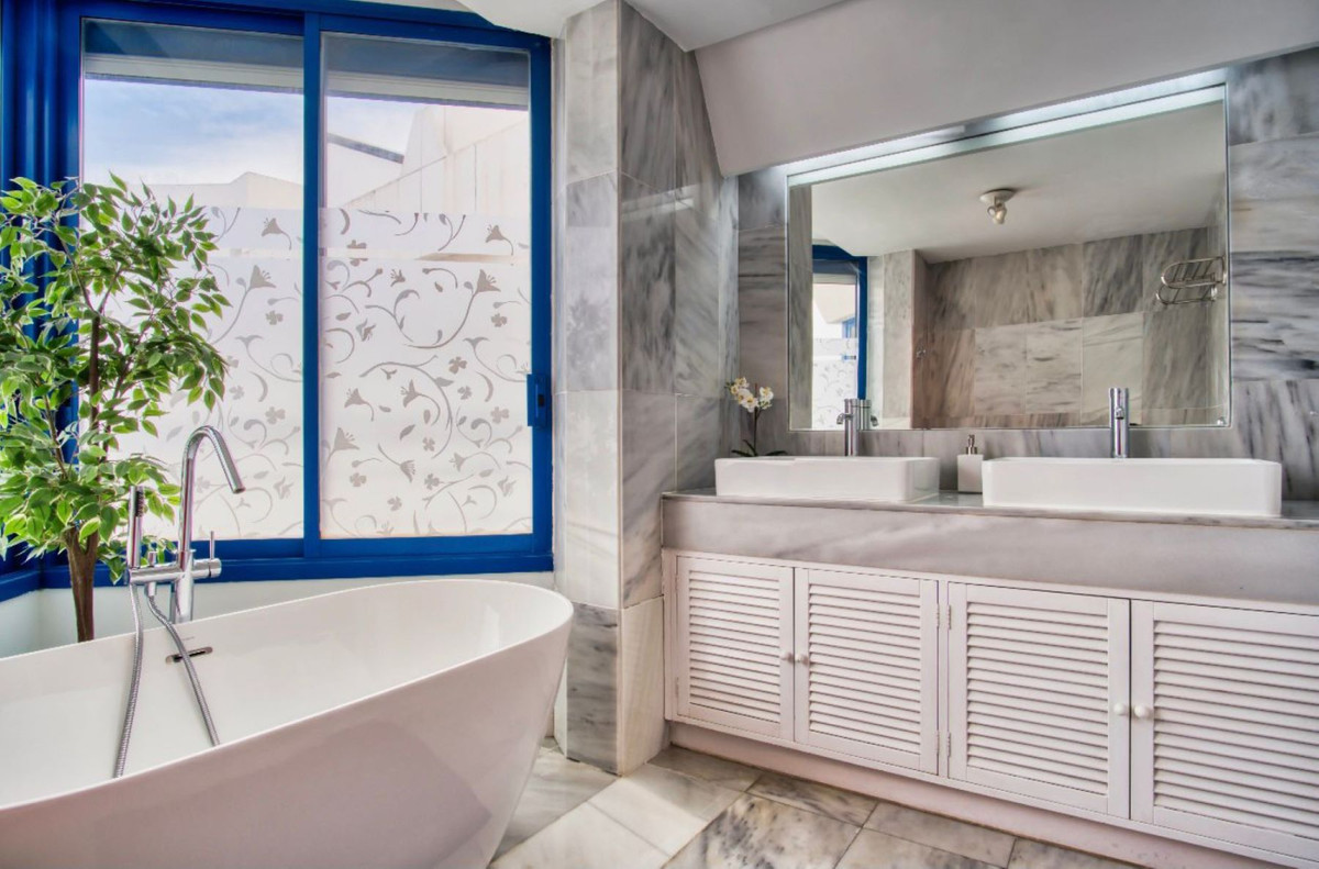4 Bed, 4 Bath, ApartmentFor Sale, Marbella, Malaga