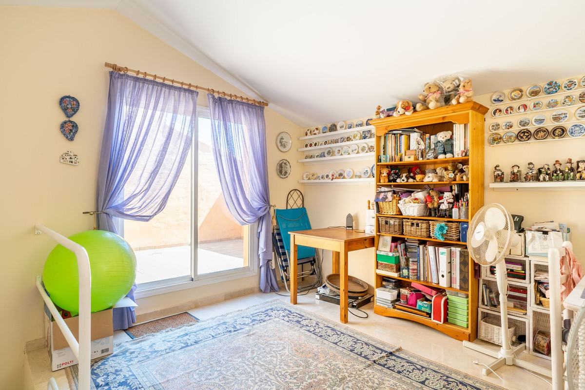 5 Bed, 3 Bath, ApartmentFor Sale, La Duquesa, Malaga