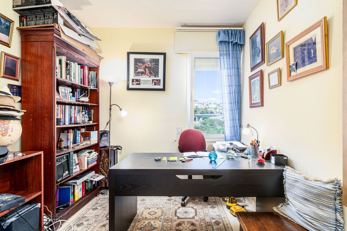 5 Bed, 3 Bath, ApartmentFor Sale, La Duquesa, Malaga