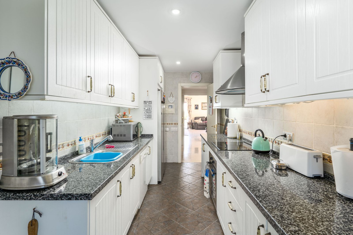 5 Bed, 3 Bath, ApartmentFor Sale, La Duquesa, Malaga