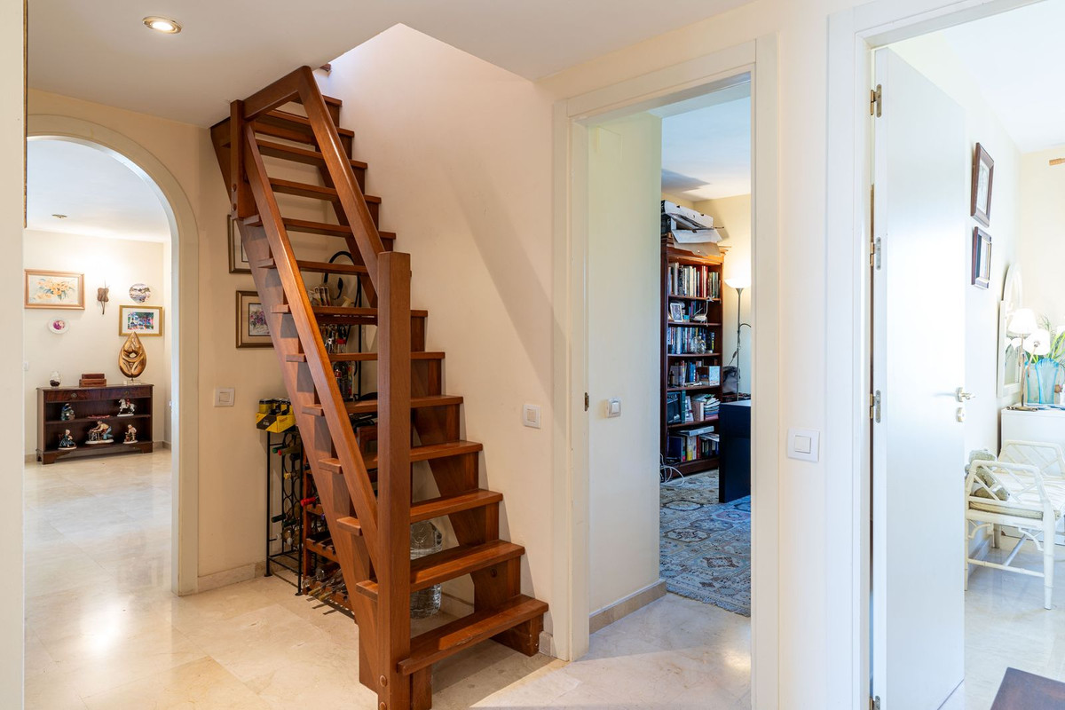 5 Bed, 3 Bath, ApartmentFor Sale, La Duquesa, Malaga