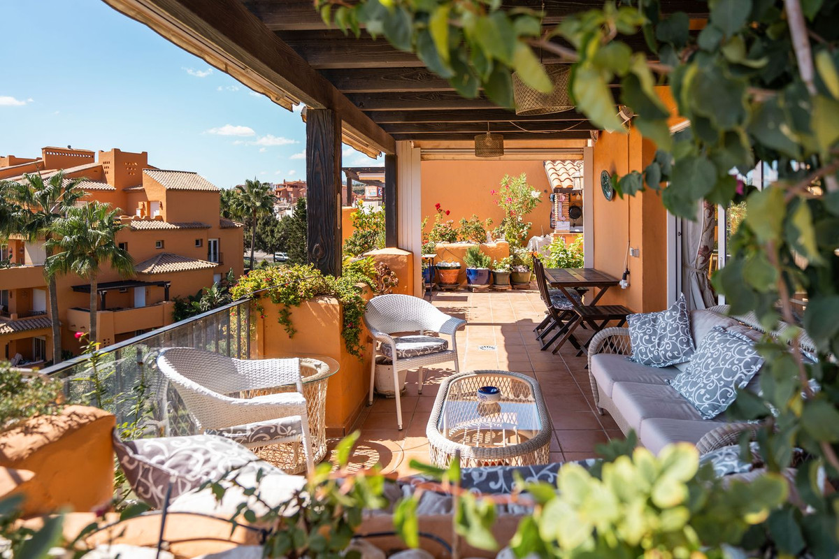 5 Bed, 3 Bath, ApartmentFor Sale, La Duquesa, Malaga