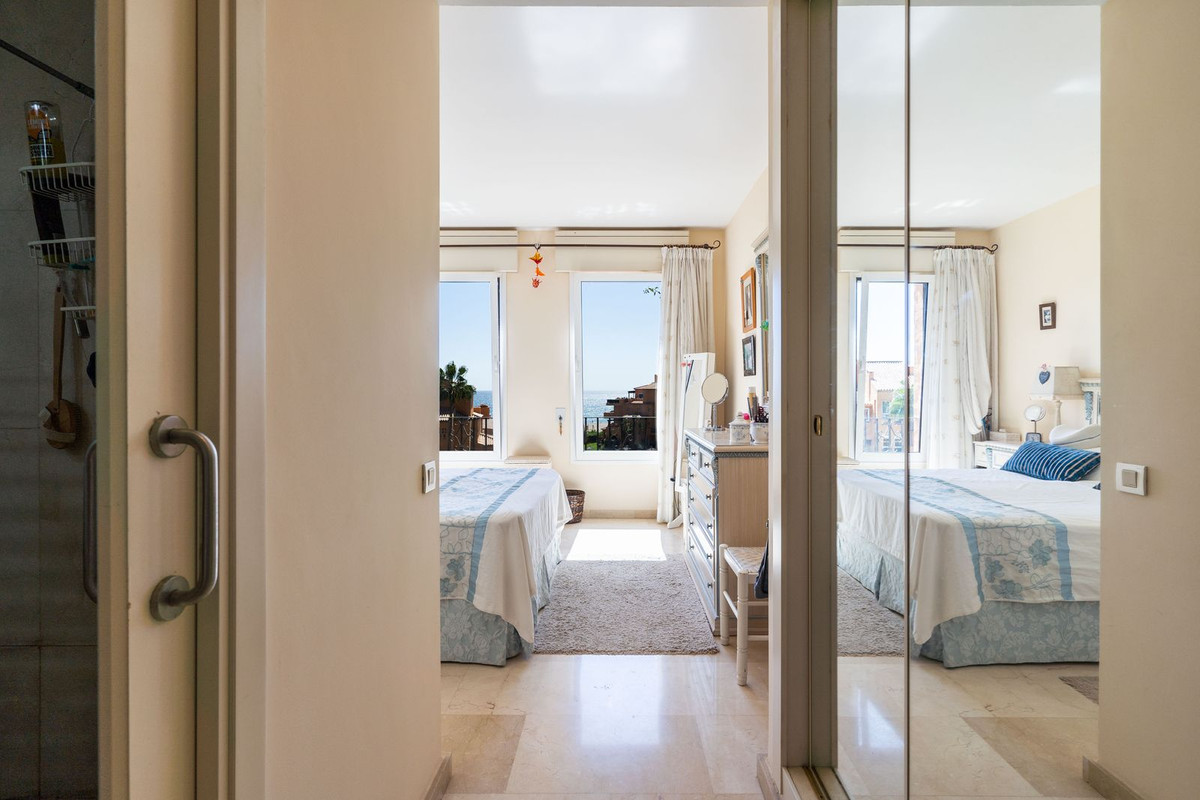 5 Bed, 3 Bath, ApartmentFor Sale, La Duquesa, Malaga