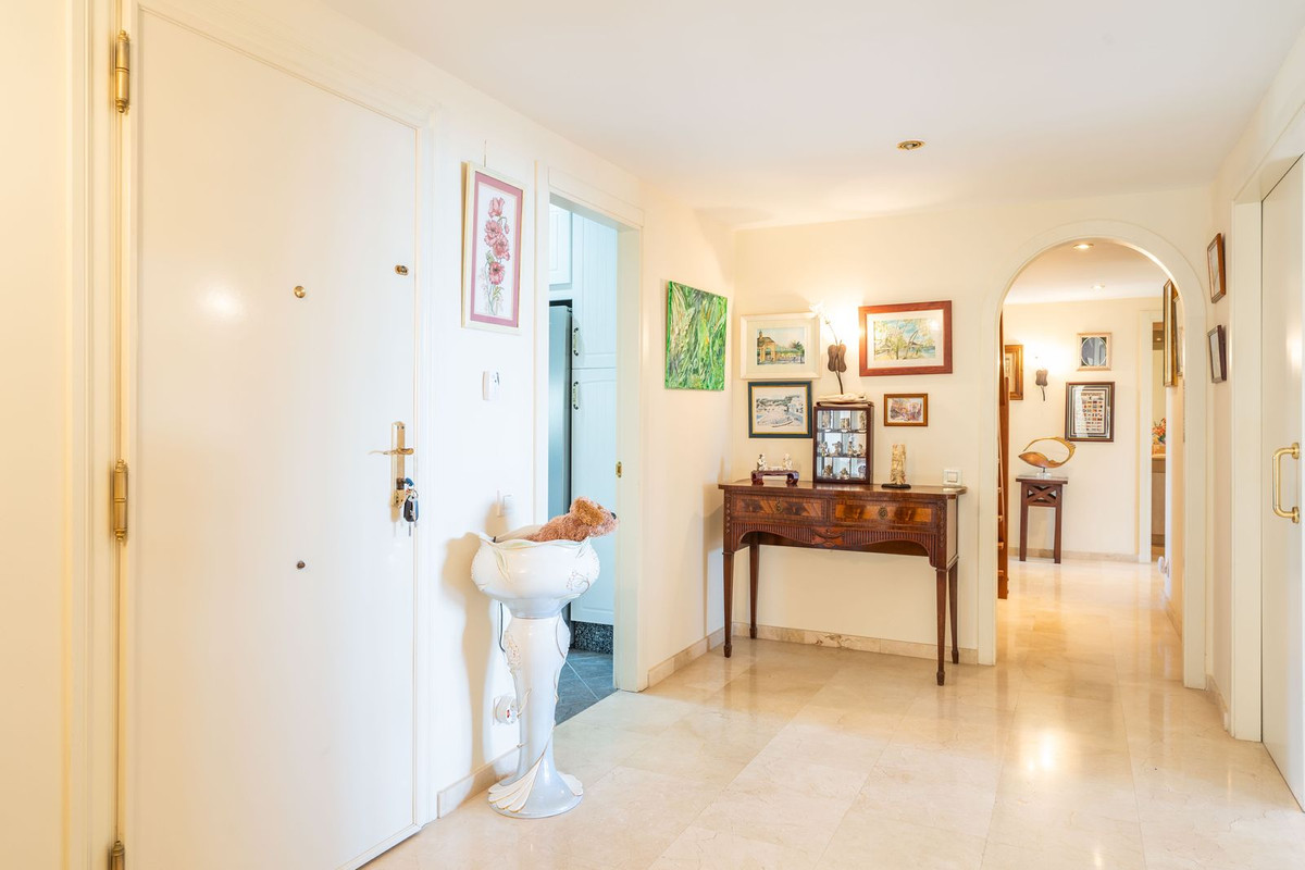 5 Bed, 3 Bath, ApartmentFor Sale, La Duquesa, Malaga