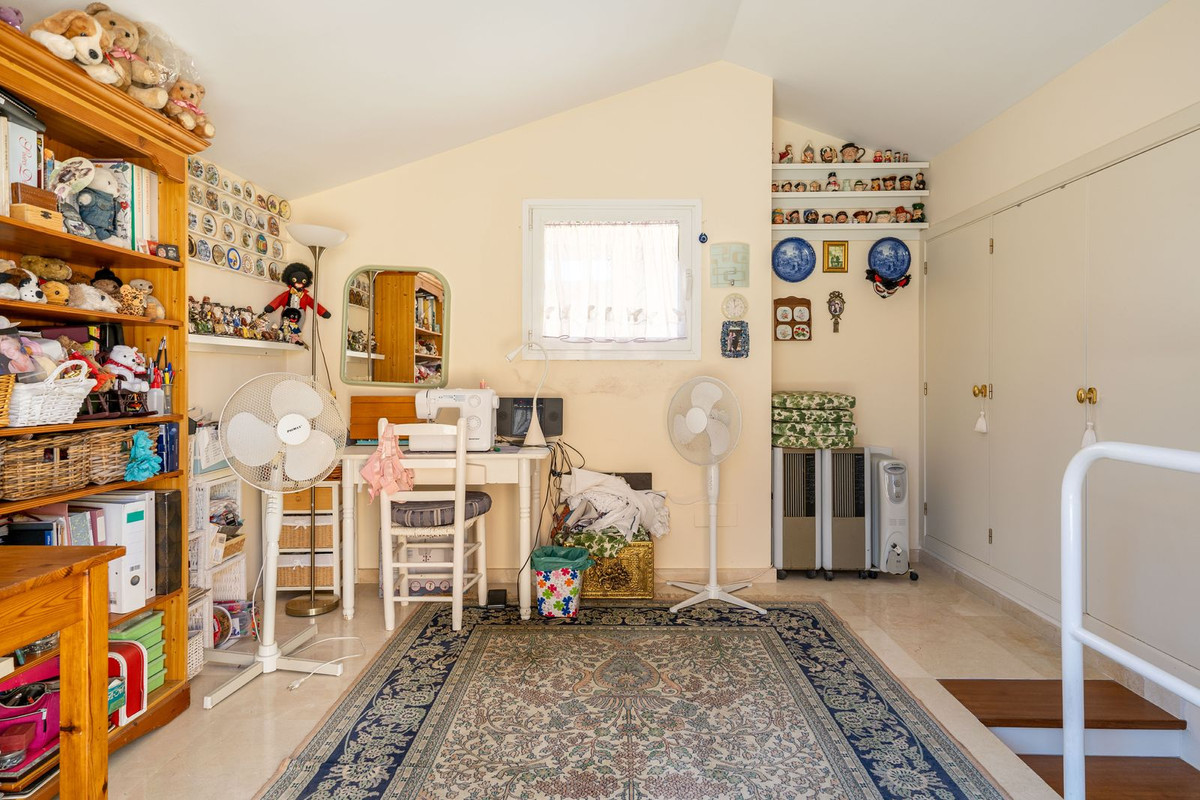 5 Bed, 3 Bath, ApartmentFor Sale, La Duquesa, Malaga