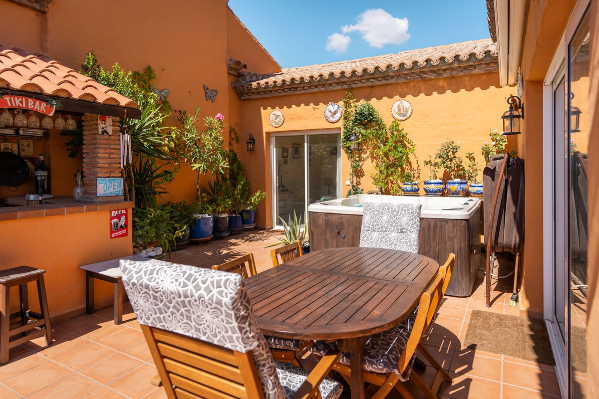 5 Bed, 3 Bath, ApartmentFor Sale, La Duquesa, Malaga