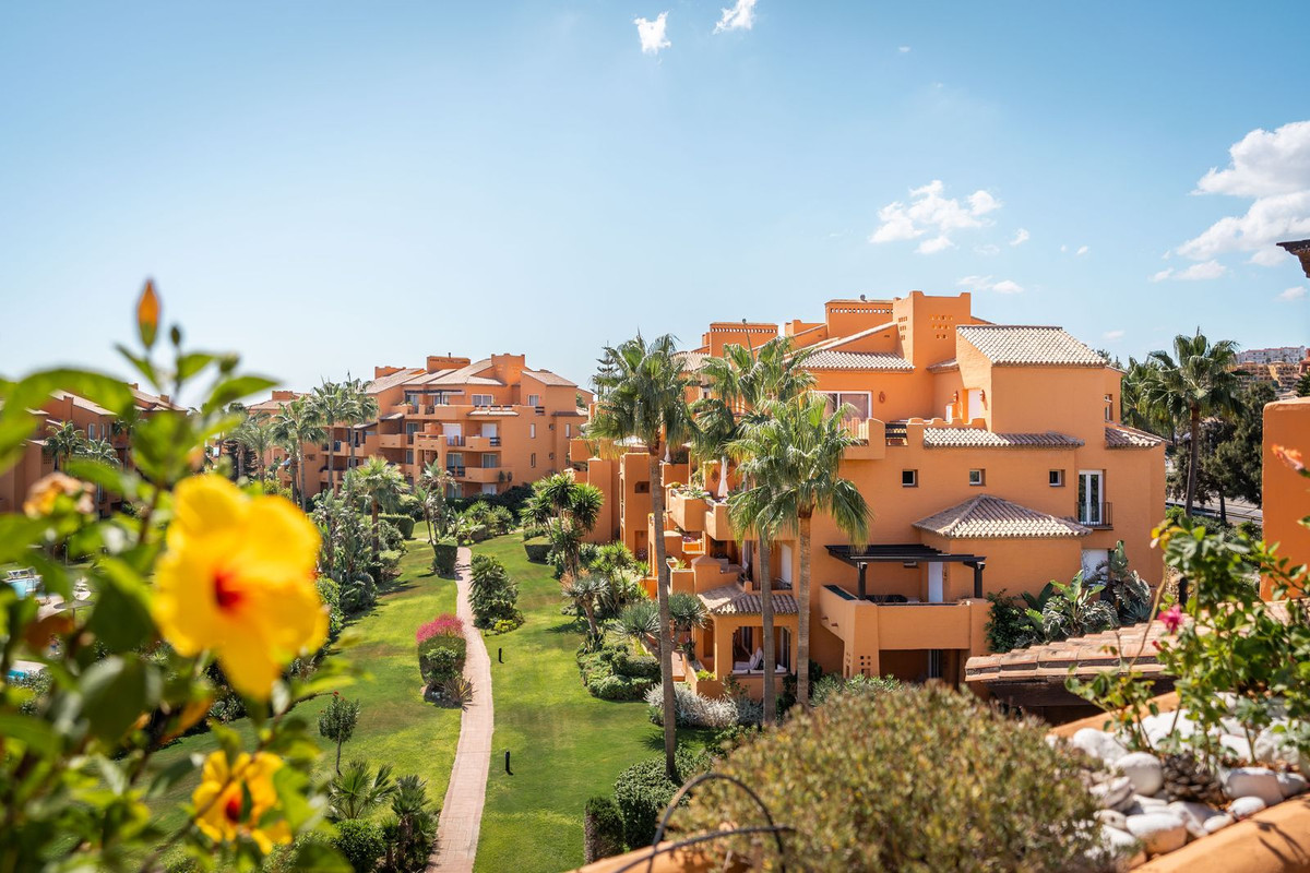 5 Bed, 3 Bath, ApartmentFor Sale, La Duquesa, Malaga