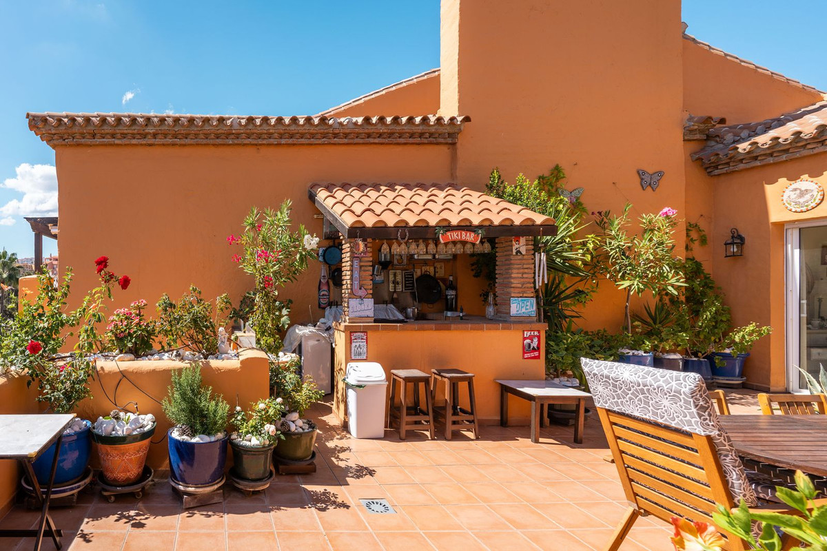 5 Bed, 3 Bath, ApartmentFor Sale, La Duquesa, Malaga