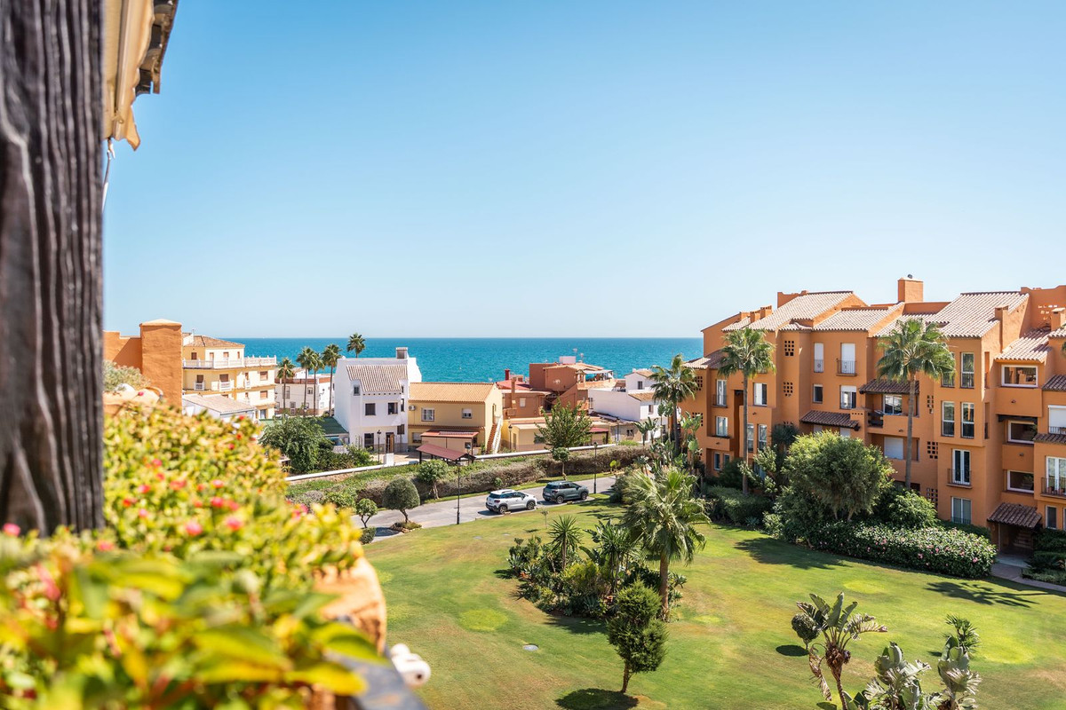 5 Bed, 3 Bath, ApartmentFor Sale, La Duquesa, Malaga