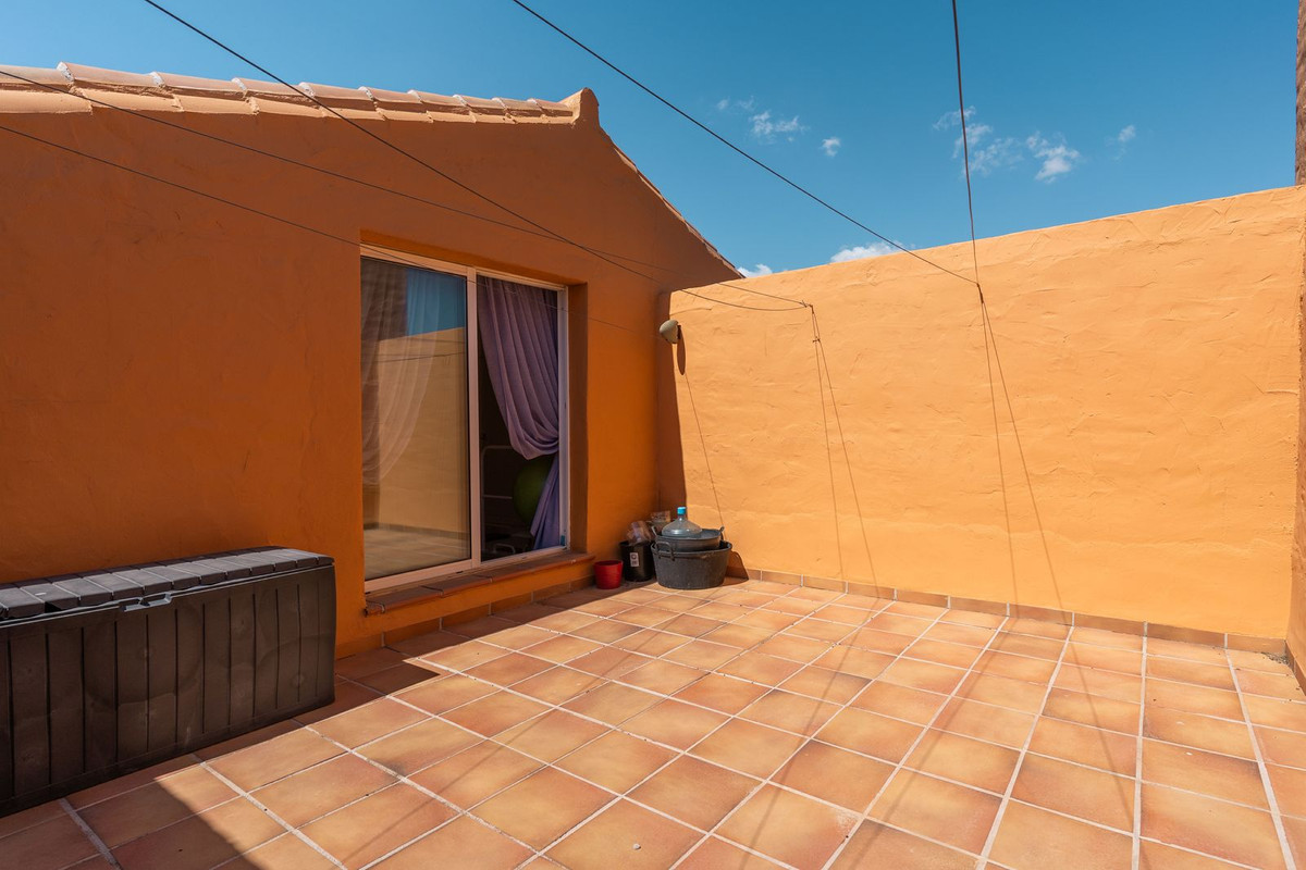 5 Bed, 3 Bath, ApartmentFor Sale, La Duquesa, Malaga