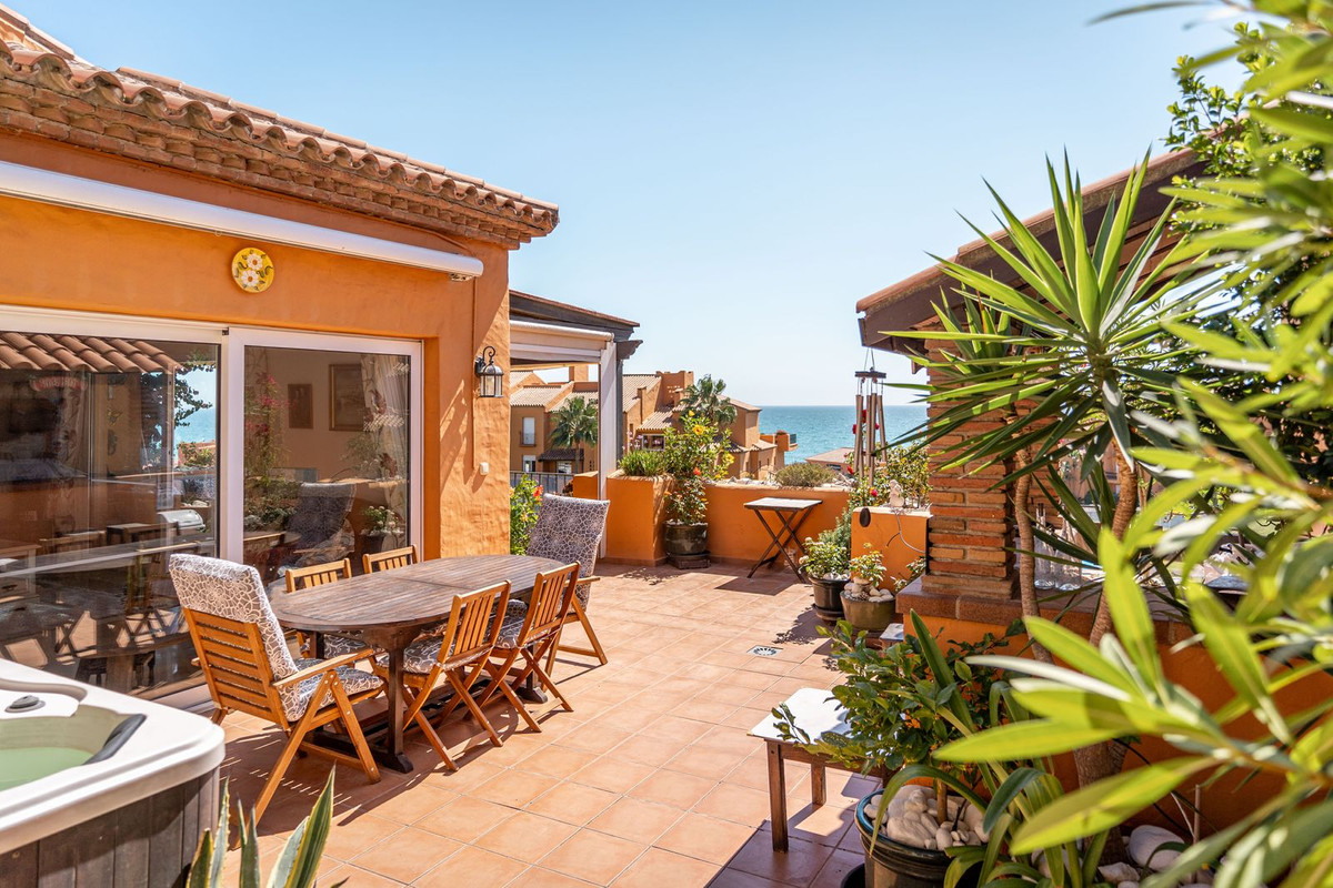 5 Bed, 3 Bath, ApartmentFor Sale, La Duquesa, Malaga