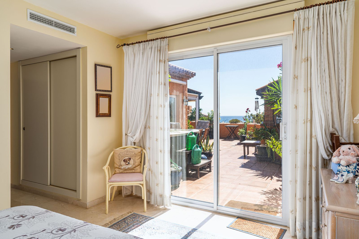 5 Bed, 3 Bath, ApartmentFor Sale, La Duquesa, Malaga