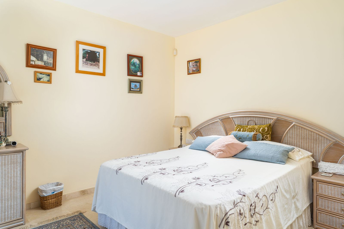 5 Bed, 3 Bath, ApartmentFor Sale, La Duquesa, Malaga