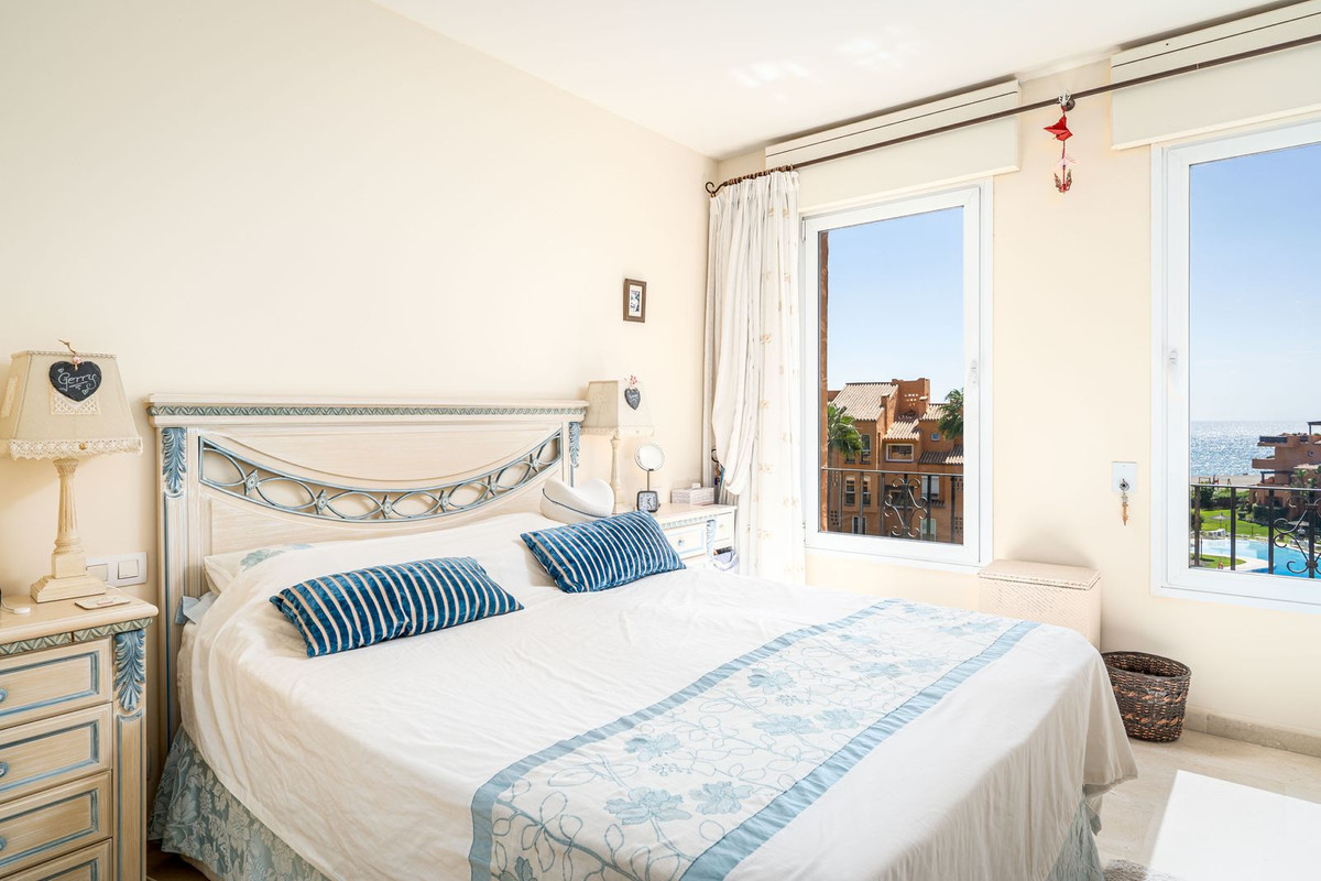 5 Bed, 3 Bath, ApartmentFor Sale, La Duquesa, Malaga