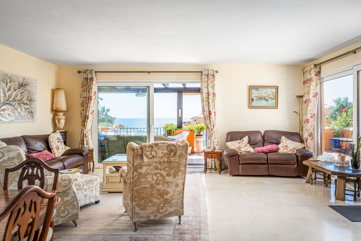 5 Bed, 3 Bath, ApartmentFor Sale, La Duquesa, Malaga
