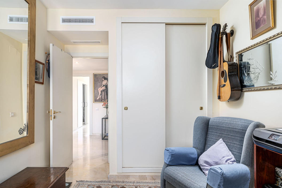 5 Bed, 3 Bath, ApartmentFor Sale, La Duquesa, Malaga