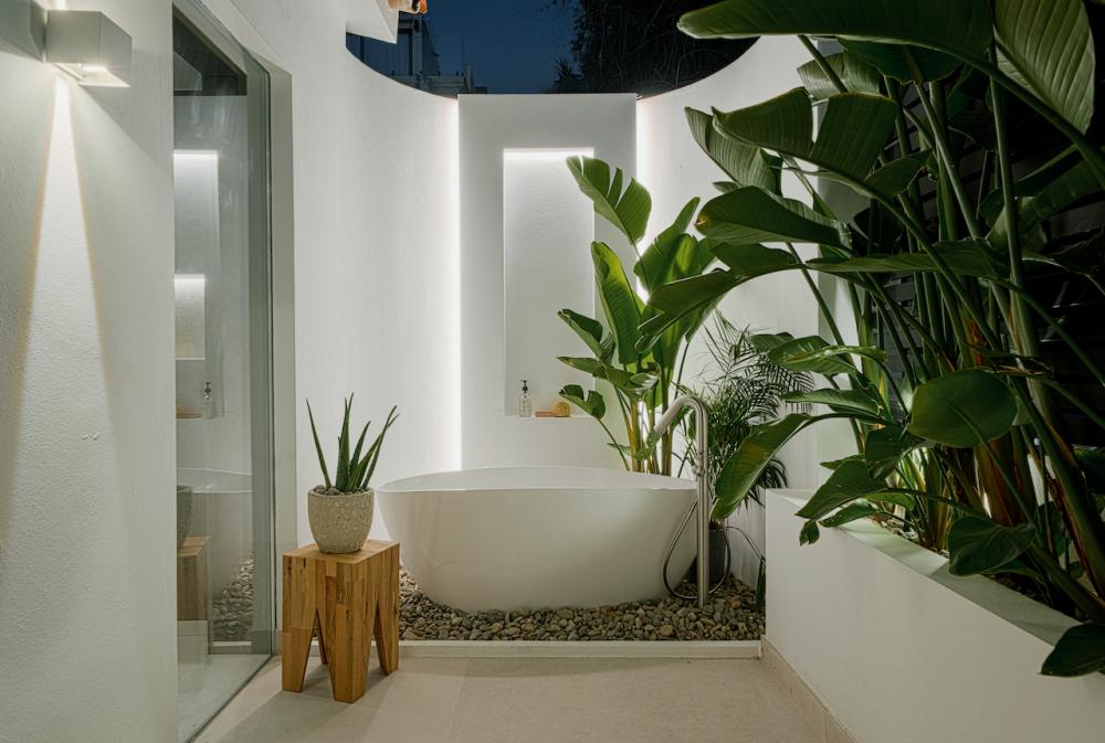 4 Bed, 4 Bath, HouseFor Sale, Nueva Andalucia, Malaga