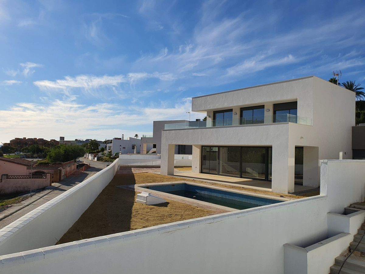 4 Bed, 4 Bath, HouseFor Sale, La Duquesa, Malaga