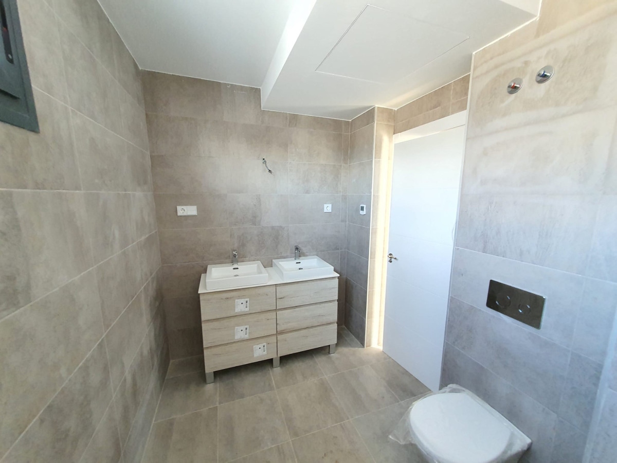 4 Bed, 4 Bath, HouseFor Sale, La Duquesa, Malaga