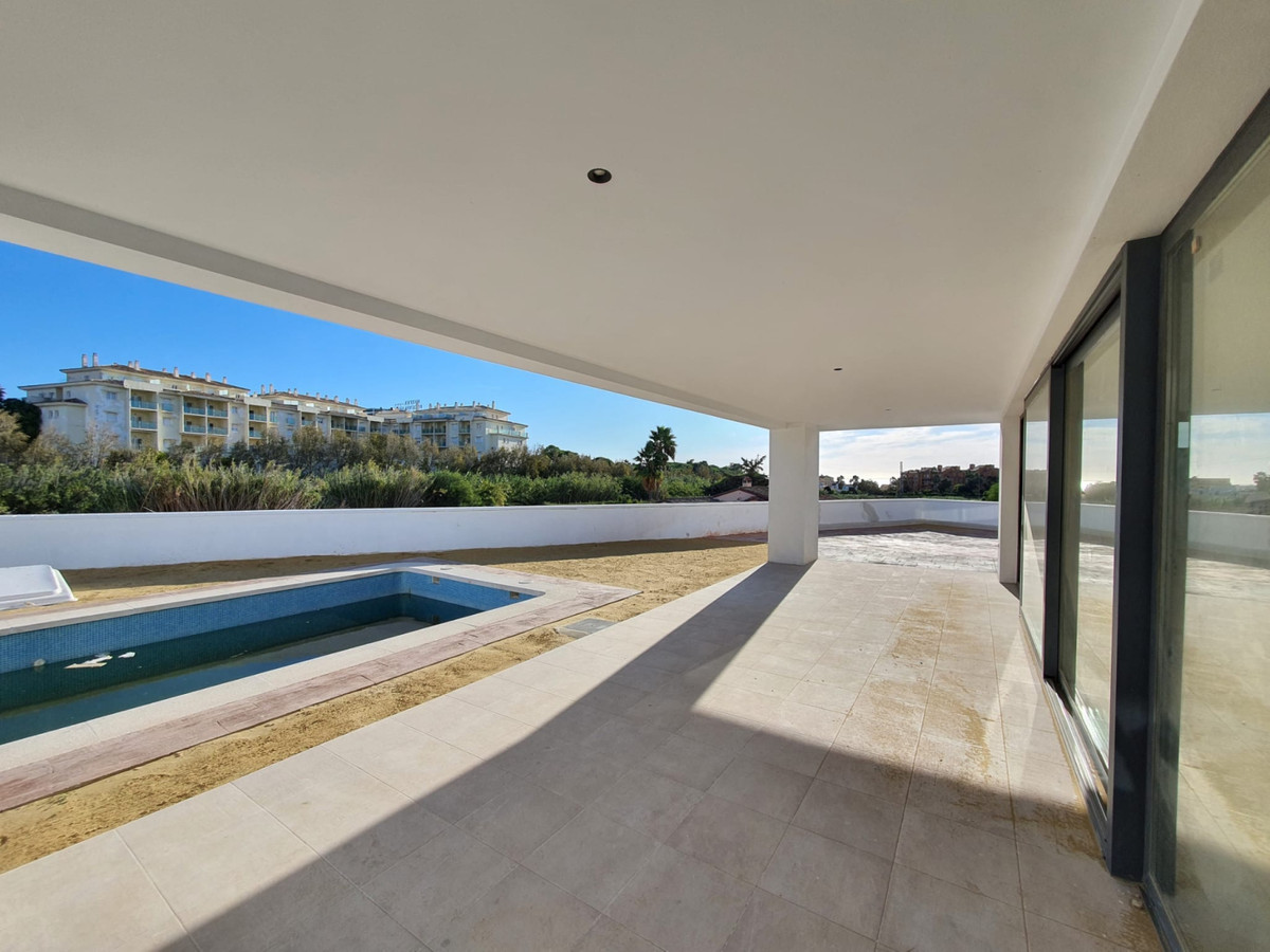 4 Bed, 4 Bath, HouseFor Sale, La Duquesa, Malaga