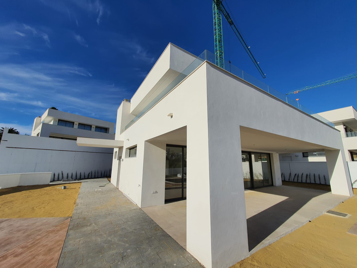 4 Bed, 4 Bath, HouseFor Sale, La Duquesa, Malaga