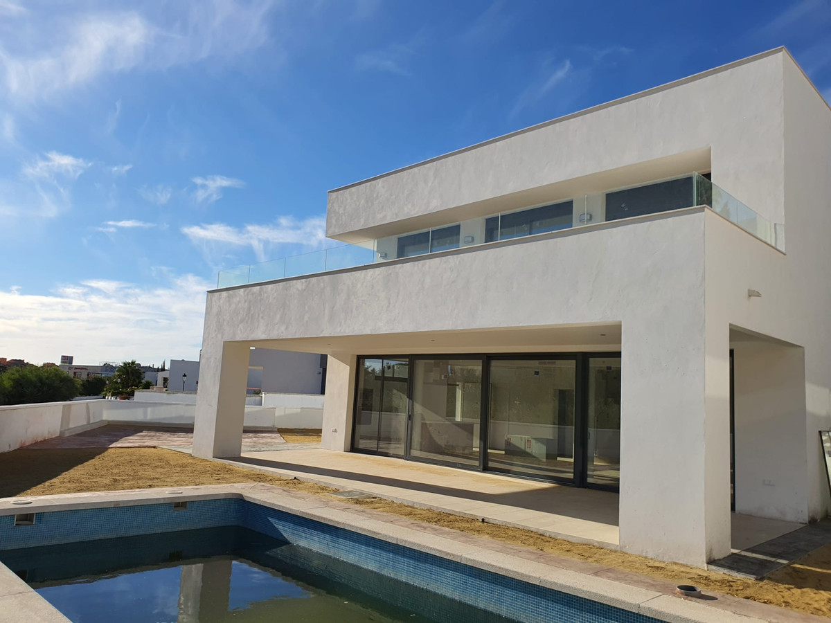 4 Bed, 4 Bath, HouseFor Sale, La Duquesa, Malaga