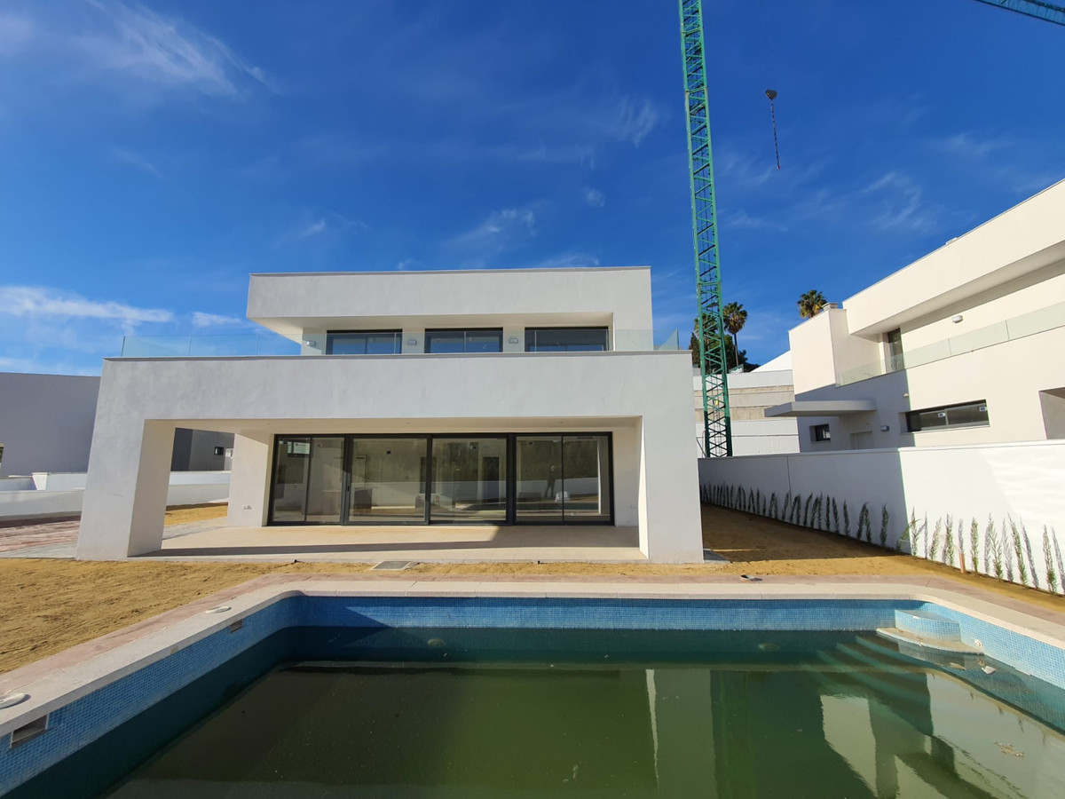 4 Bed, 4 Bath, HouseFor Sale, La Duquesa, Malaga