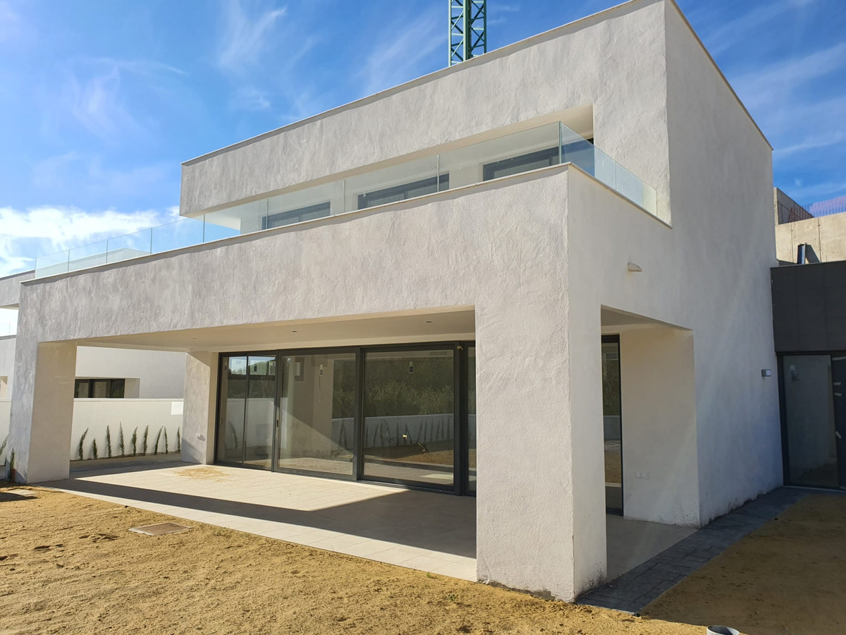 4 Bed, 4 Bath, HouseFor Sale, La Duquesa, Malaga