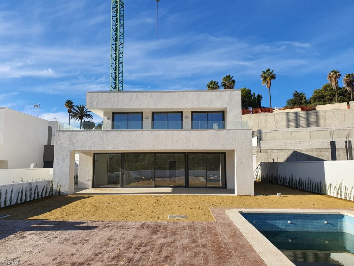 4 Bed, 4 Bath, HouseFor Sale, La Duquesa, Malaga