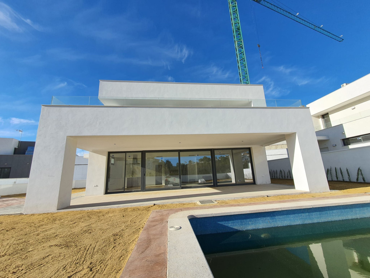 4 Bed, 4 Bath, HouseFor Sale, La Duquesa, Malaga