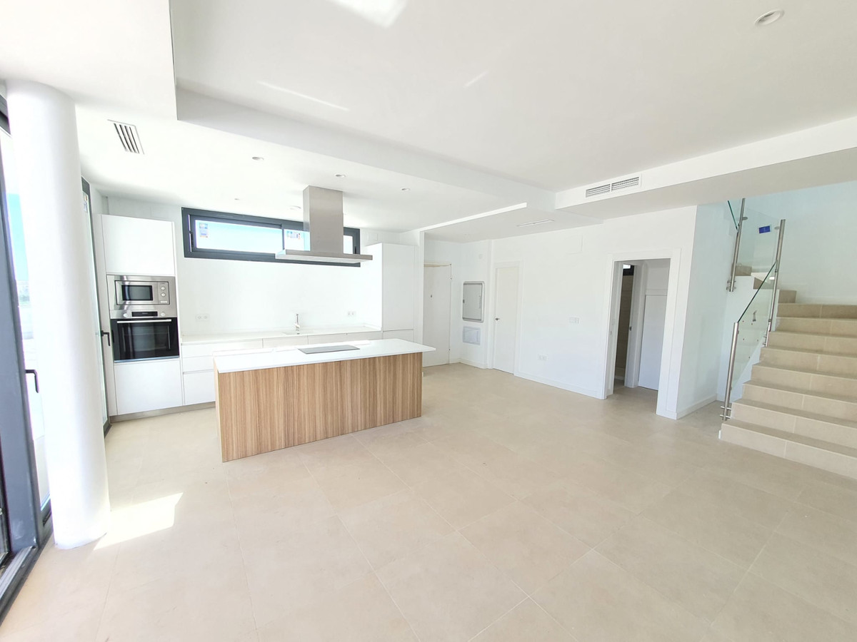 4 Bed, 4 Bath, HouseFor Sale, La Duquesa, Malaga