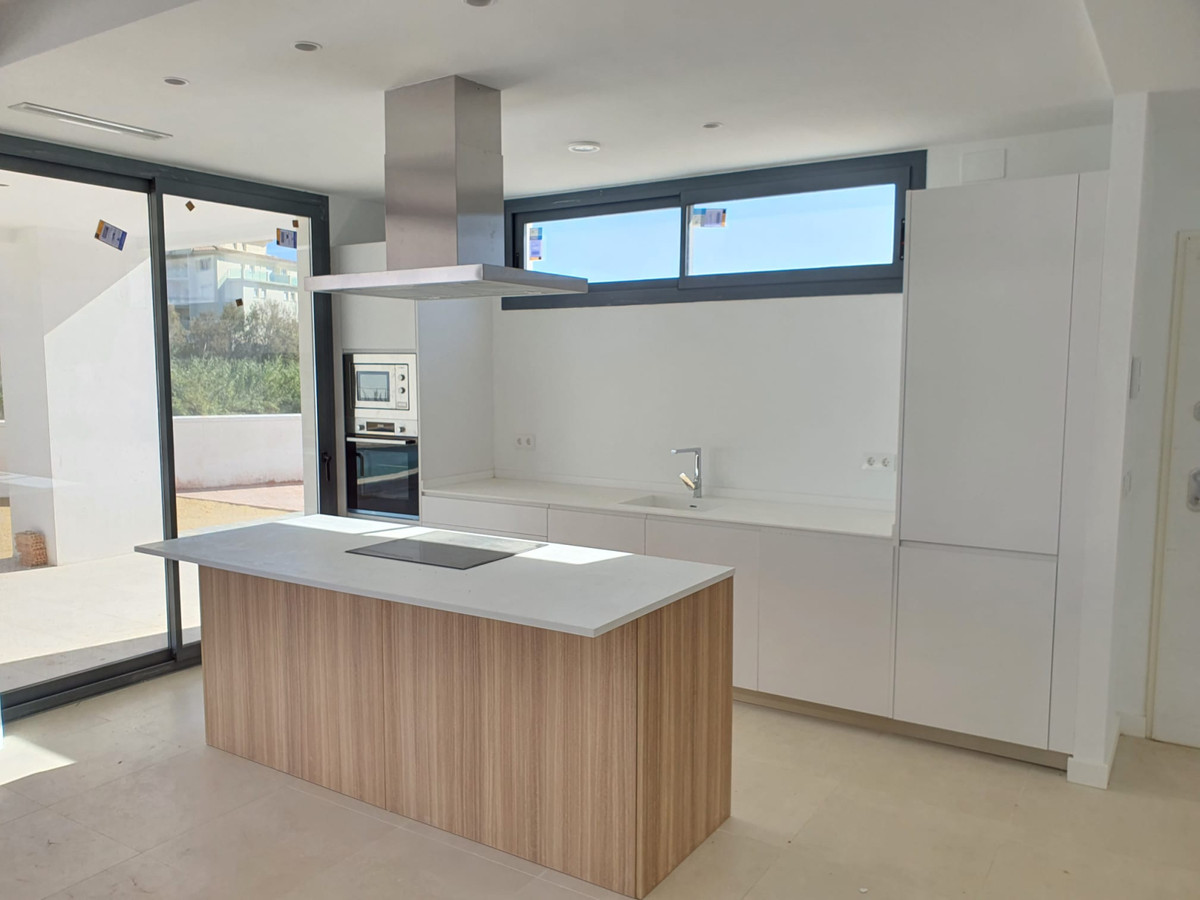 4 Bed, 4 Bath, HouseFor Sale, La Duquesa, Malaga