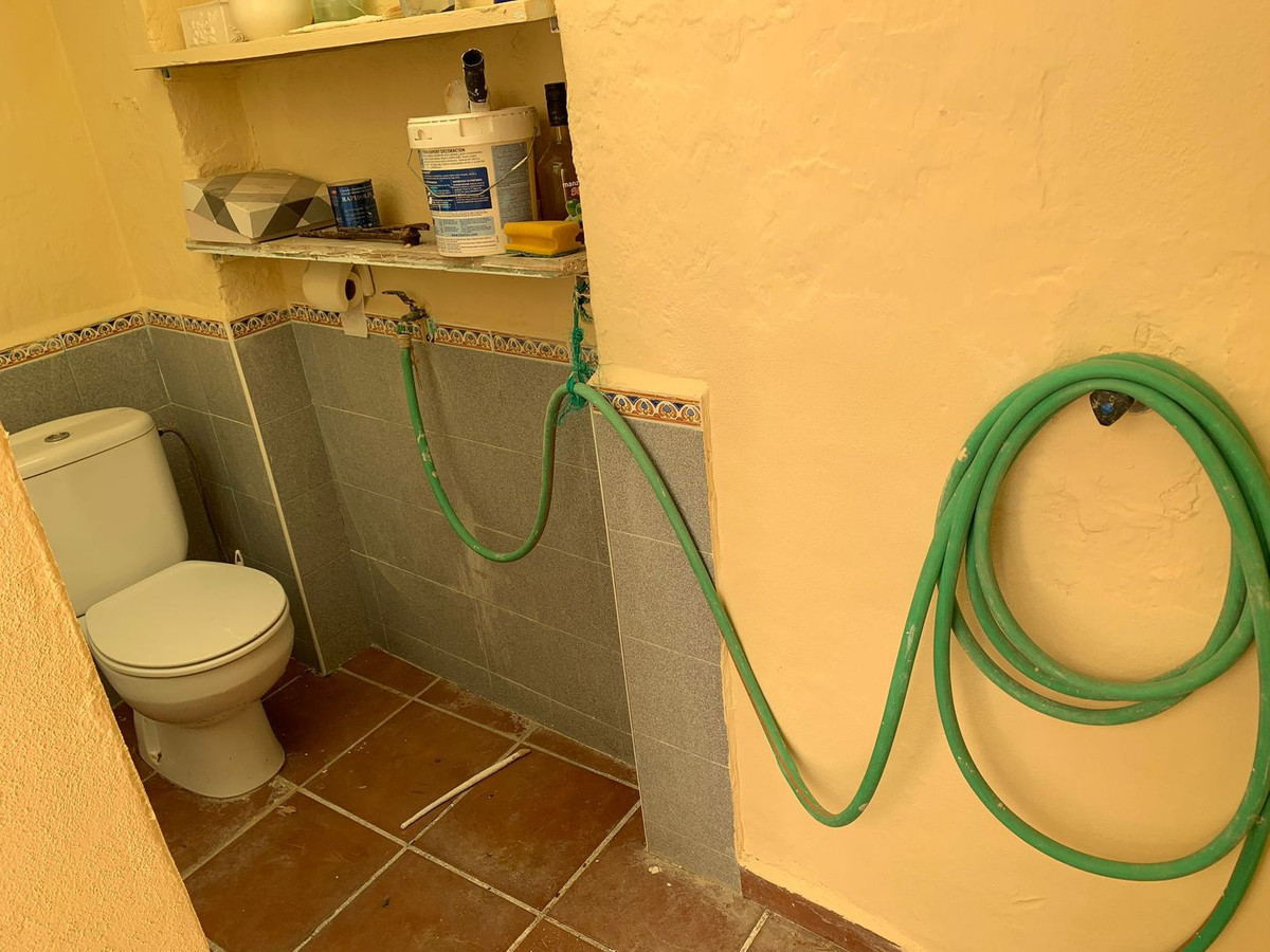 4 Bed, 1 Bath, HouseFor Sale, Manilva, Malaga