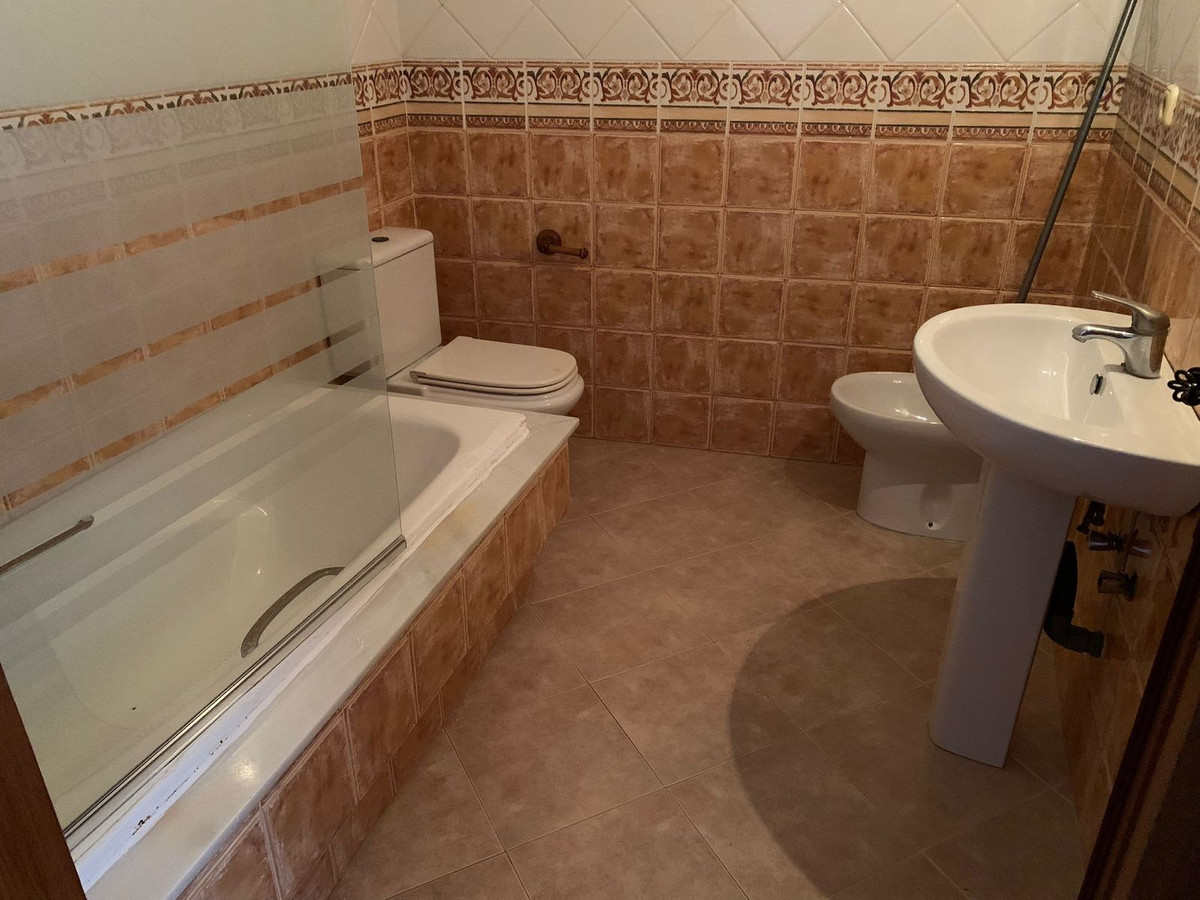 4 Bed, 1 Bath, HouseFor Sale, Manilva, Malaga