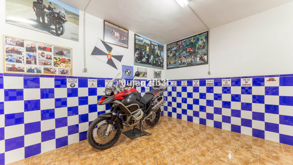 3 Bed, 2 Bath, HouseFor Sale, Cortes de La Frontera, Malaga