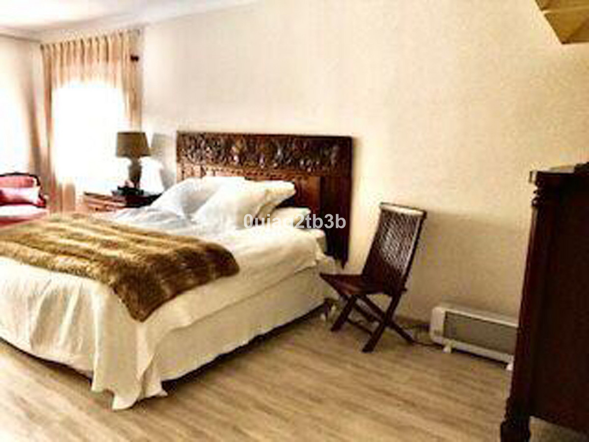 3 Bed, 3 Bath, ApartmentFor Sale, New Golden Mile, Malaga