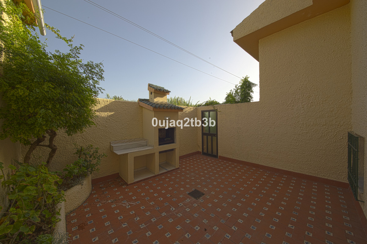 5 Bed, 4 Bath, HouseFor Sale, New Golden Mile, Malaga