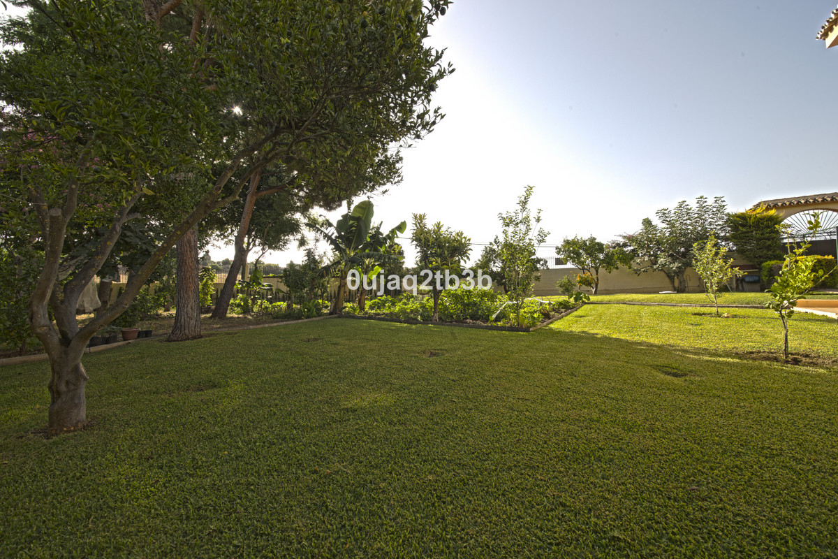 5 Bed, 4 Bath, HouseFor Sale, New Golden Mile, Malaga