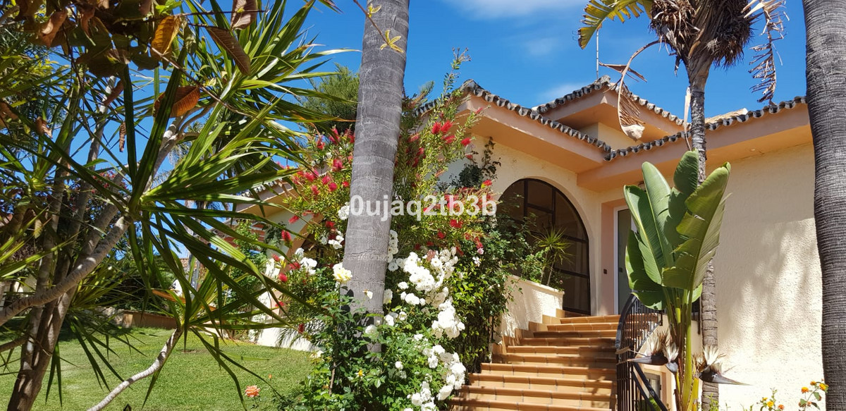 5 Bed, 4 Bath, HouseFor Sale, New Golden Mile, Malaga
