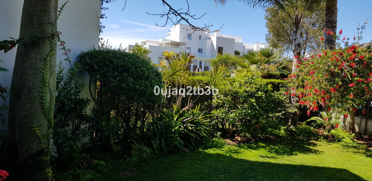 5 Bed, 4 Bath, HouseFor Sale, New Golden Mile, Malaga
