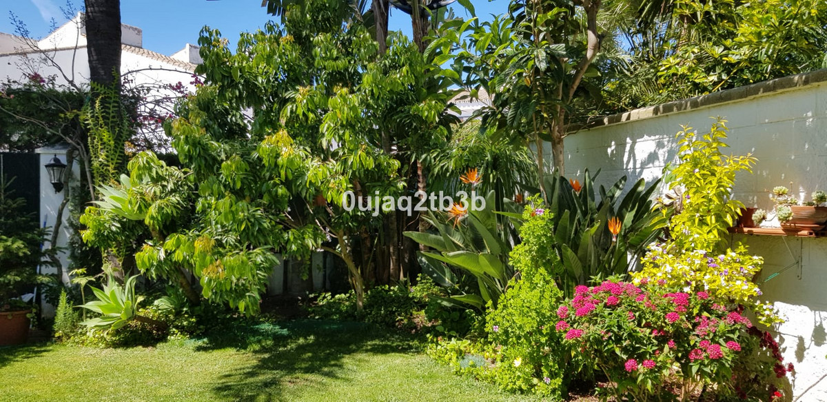 5 Bed, 4 Bath, HouseFor Sale, New Golden Mile, Malaga