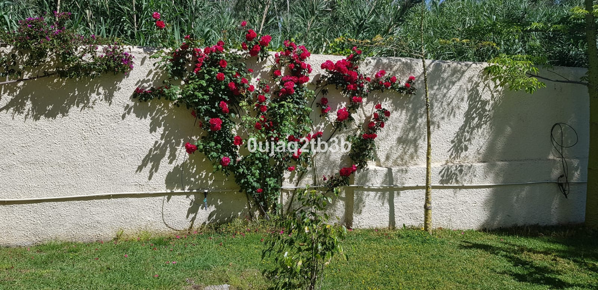 5 Bed, 4 Bath, HouseFor Sale, New Golden Mile, Malaga