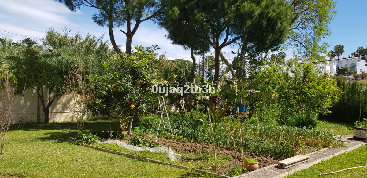 5 Bed, 4 Bath, HouseFor Sale, New Golden Mile, Malaga