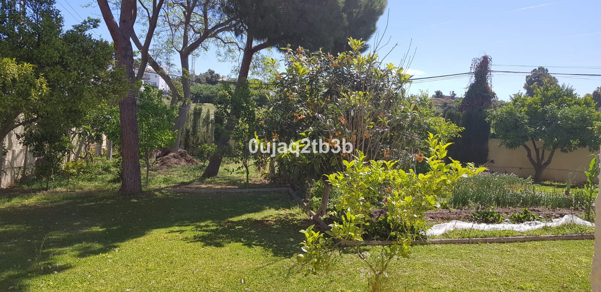 5 Bed, 4 Bath, HouseFor Sale, New Golden Mile, Malaga