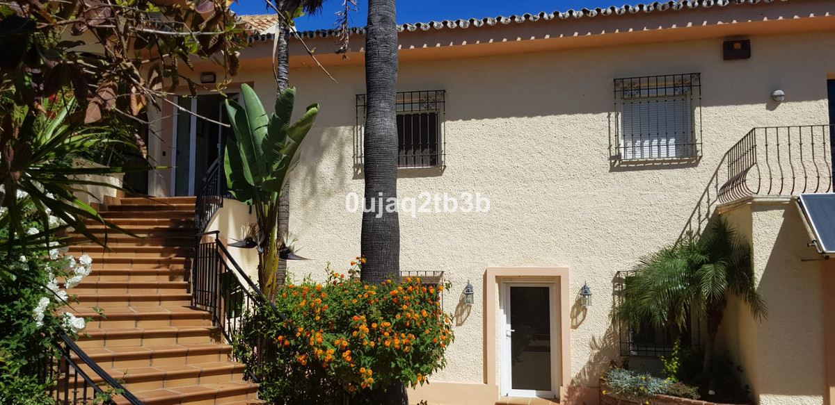 5 Bed, 4 Bath, HouseFor Sale, New Golden Mile, Malaga