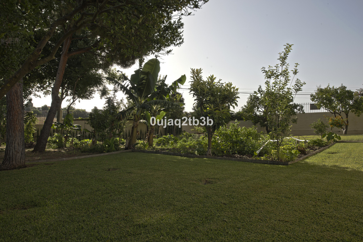 5 Bed, 4 Bath, HouseFor Sale, New Golden Mile, Malaga