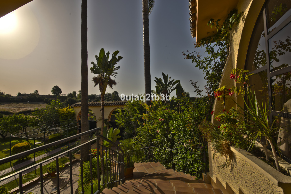 5 Bed, 4 Bath, HouseFor Sale, New Golden Mile, Malaga