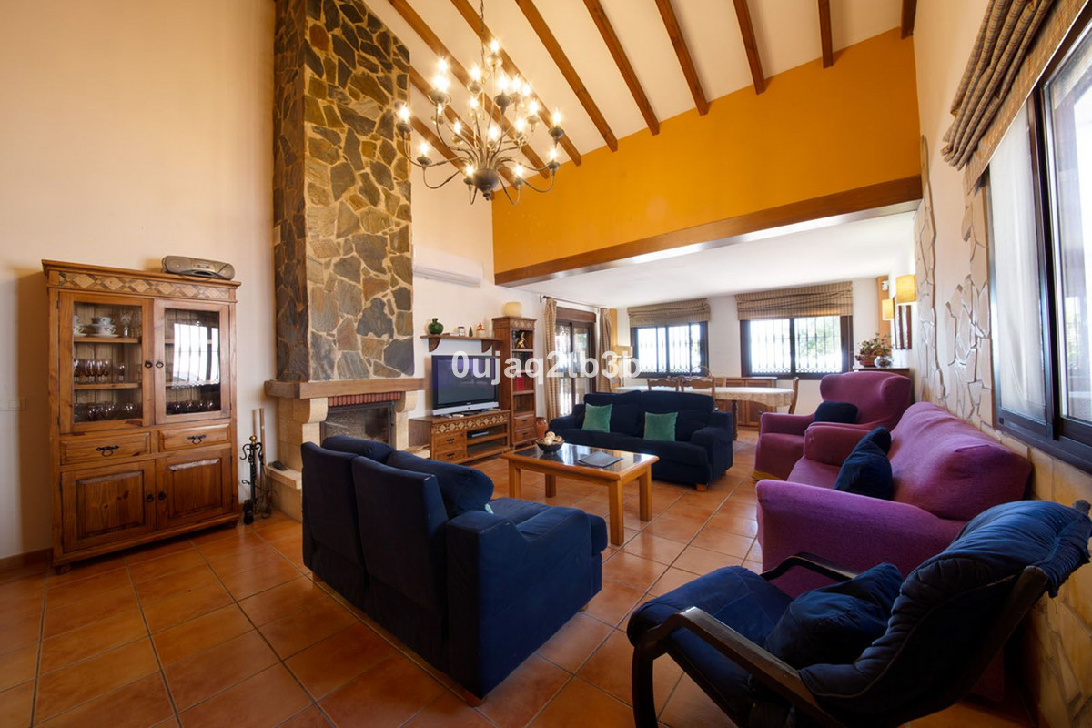 6 Bed, 4 Bath, HouseFor Sale, Estepona, Malaga