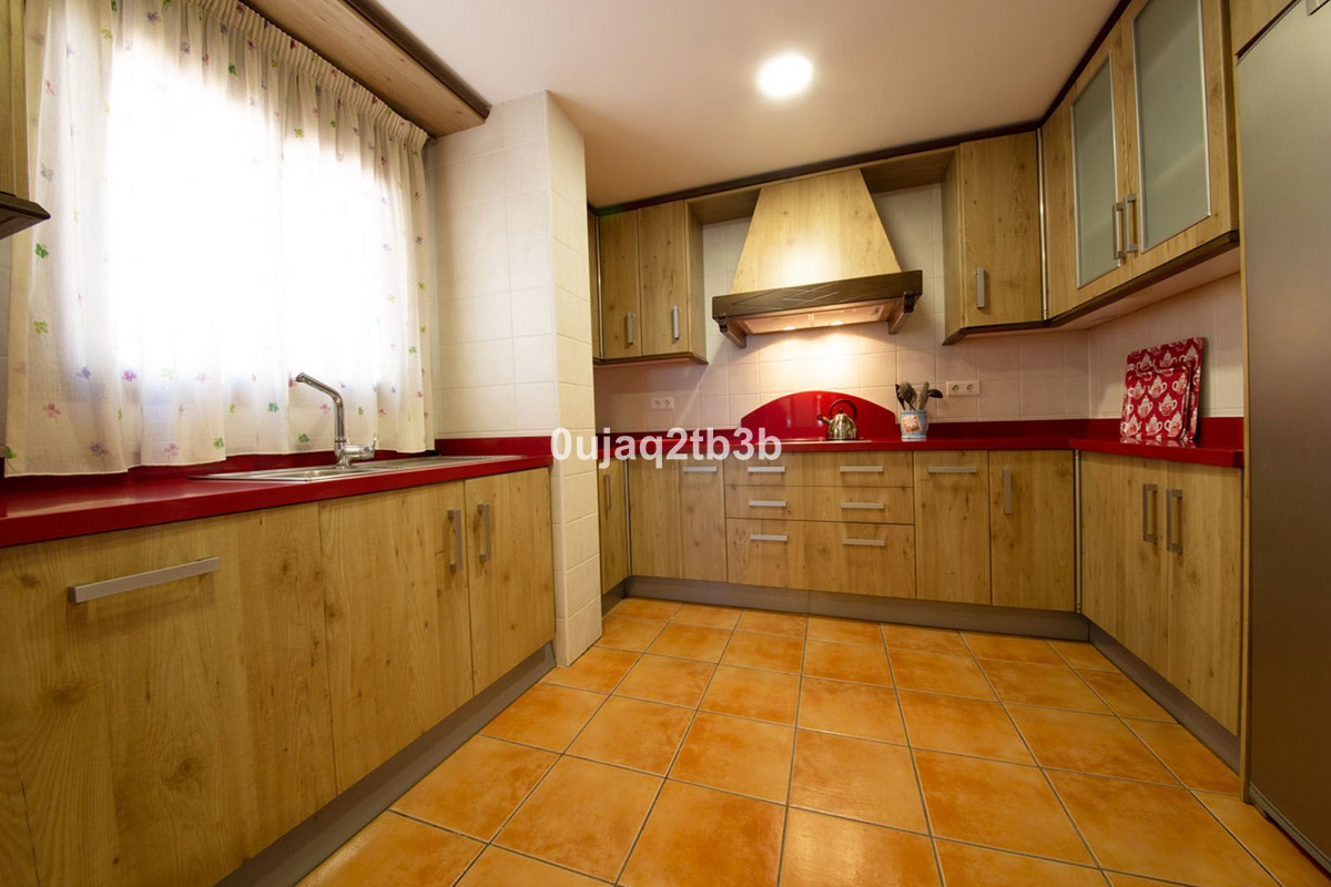 6 Bed, 4 Bath, HouseFor Sale, Estepona, Malaga